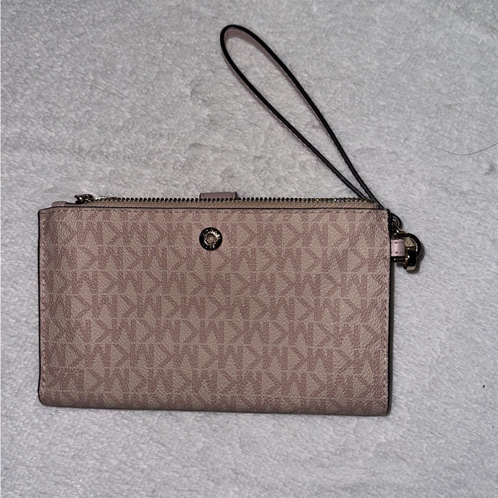 Michael kors wristlet
